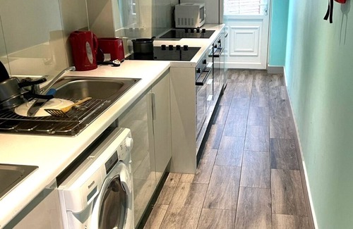 Pinkwell House | Letzi private en-suite, Near Heathrow Airport T3