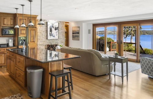 Mandana House | Level Lakefront Ranch-West Side Skaneateles Lake