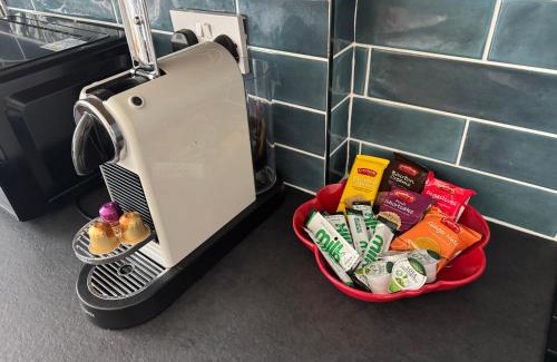 Levenshulme House | Levenshulme House - 2 Bedroom - Sleeps 6 - Free Parking & WiFi