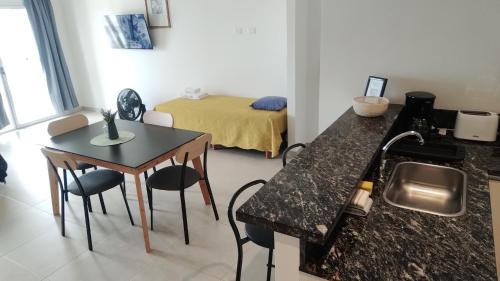 Puerto Madryn Apartment | Leviosa- departamento nuevo con parrilla en el balcón