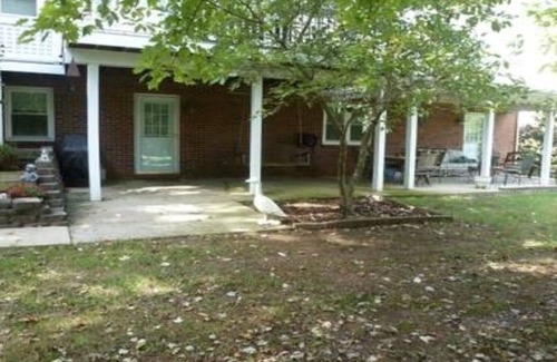 Copperfield Apartment | Lexington Apt. with parking & private entrance Preview listing
