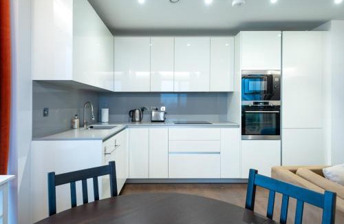 Nine Elms Apartment | Lexington Suite Devereux Residences
