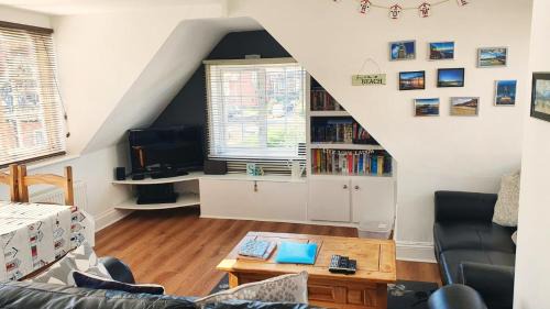 Cromer Apartment | Leylands - Perfect location near town and beach