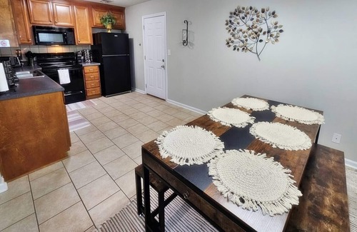 Houston County House | Lg Deck | BBQ Grill | King Suite | Near RAFB