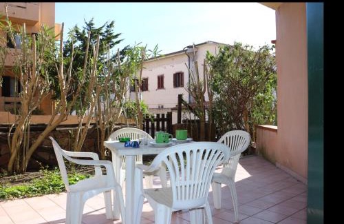 Santa Teresa di Gallura Apartment | Li Velieri 6 pax Pool & Private Garden