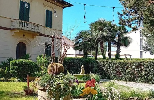 Torre del Lago Puccini Villa | Liberty villa with private garden and parking. Close to the sea and the lake