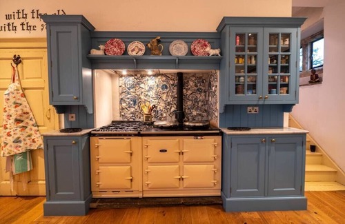 Scunthorpe Other | Library Suite: Sleeps 4