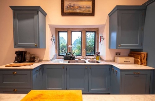 Scunthorpe Other | Library Suite: Sleeps 4