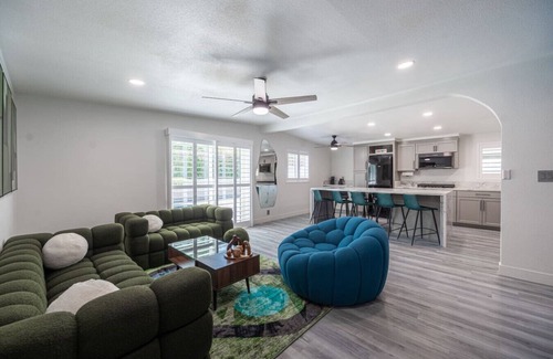 Winchester House | Licensed 2.5 mi to Strip BBQ Pool Kings