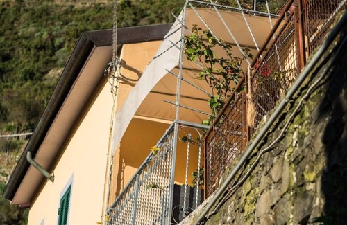 Manarola Apartment | Liersena Sea View Mini Villa with AC