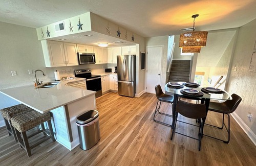 East End House | Life’s a beach! Catch your Wave at The Spindrift Sea Turtle!