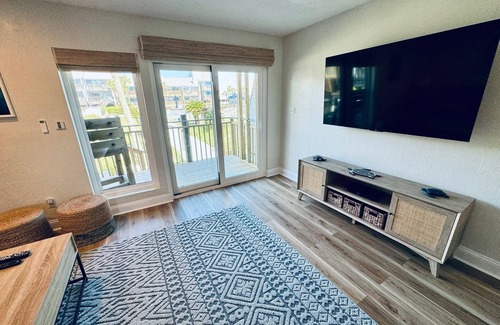 East End House | Life’s a beach! Catch your Wave at The Spindrift Sea Turtle!