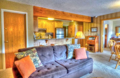 Steamboat Springs Condo | Lift Tickets Ski In Access & Hot Tub, Perfect For Couples