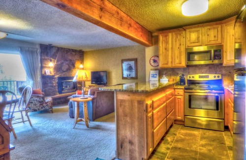Steamboat Springs Condo | Lift Tickets Ski In Access & Hot Tub, Perfect For Couples