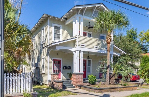 Westside Apartment | Light & Airy Downtown Executive Rental