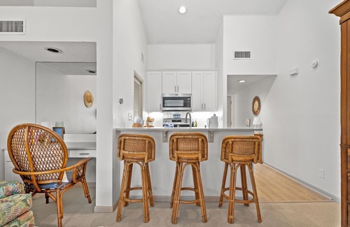 Sawgrass Apartment | Light, Airy Luxury Condo Steps from Private Beach-EXTERIOR BUILDING CONSTRUCTION