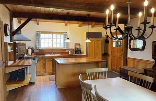 Stockbridge House | Light-filled Carpenter's Cottage in Stockbridge