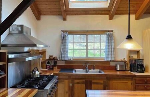 Stockbridge House | Light-filled Carpenter's Cottage in Stockbridge