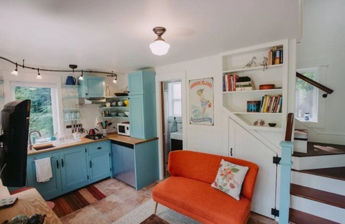Vashon Island House | Light-filled cottage in garden oasis. ❤️ of island