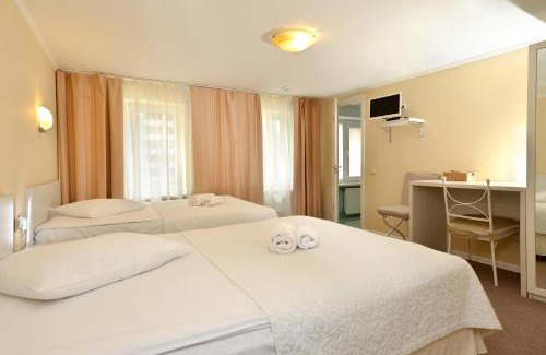 Dniprovs'kyi District Hotel | light hotel & hub