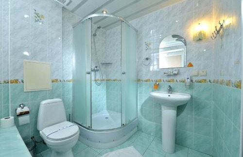 Dniprovs'kyi District Hotel | light hotel & hub