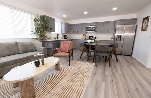 Downtown Los Angeles Hotel | Light-Luxury LA Suite Near USC