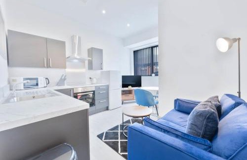 Brierley Hill Apartment | Light & Modern 1 Bed Budget Apartment Dudley