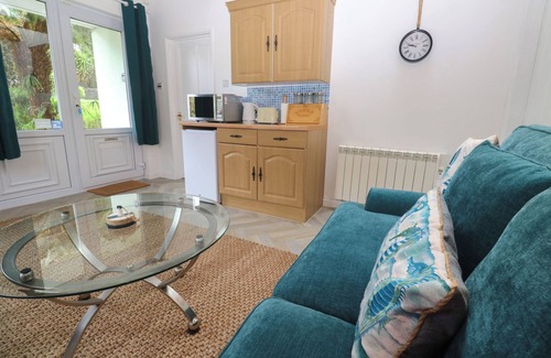 Praa Sands Cottage | LIGHTHOUSE, romantic, country holiday cottage in Praa Sands