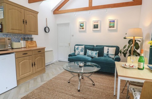 Praa Sands Cottage | LIGHTHOUSE, romantic, country holiday cottage in Praa Sands
