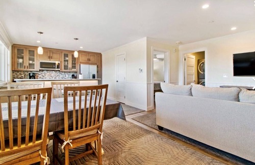 Pine Point Condo | Lighthouse Suites at Pine Point - only steps from beautiful Pine Point Beach!
