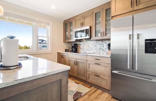 Pine Point Condo | Lighthouse Suites at Pine Point - only steps from beautiful Pine Point Beach!
