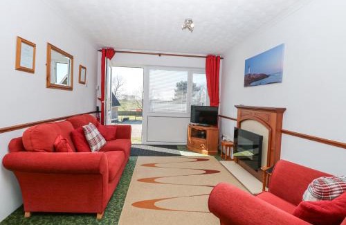 Winterton-on-Sea House | Lighthouse View