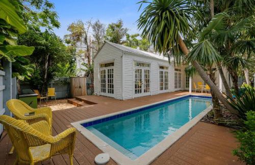 Downtown House | Lighthouse Villa by AvantStay Walk to Southernmost Point w Private Pool Patio Month Long Stays