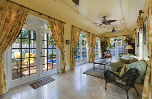 Downtown House | Lighthouse Villa by AvantStay Walk to Southernmost Point w Private Pool Patio Month Long Stays