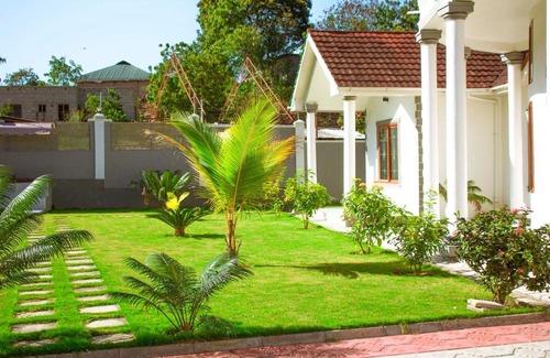 Mbezi Beach House | LikaZifa Holiday Villa