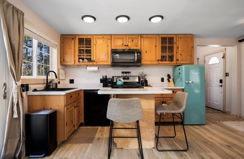 Traverse City Cabin | Lil' Lakeshore Cabin