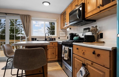 Traverse City Cabin | Lil' Lakeshore Cabin