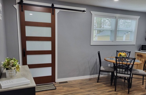 Greeneville House | Lil modern house downtown!