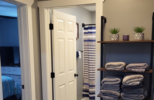Greeneville House | Lil modern house downtown!