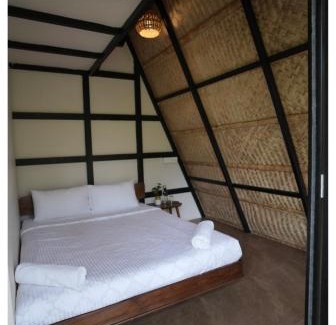 Kanthalloor Bed & Breakfast | Lil Thatched camp