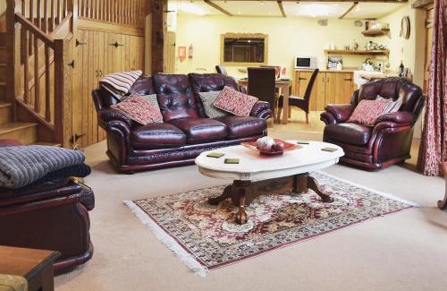 Newton Reigny House | Lilac Barn