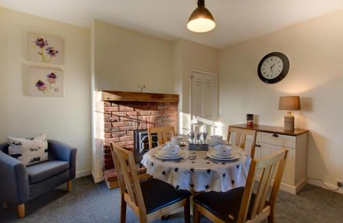 Hindolveston House | Lilac Cottage