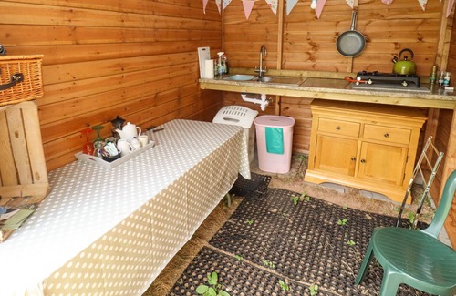 Westbrook Court Cottage | LILLIEBELL, romantic, with open fire in Weobley
