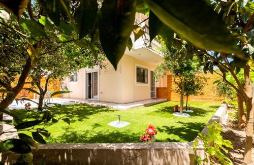 Petaloudes Apartment | Lilliput Garden