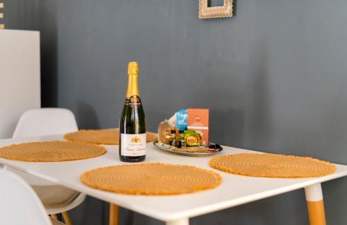 Petaloudes Apartment | Lilliput Garden