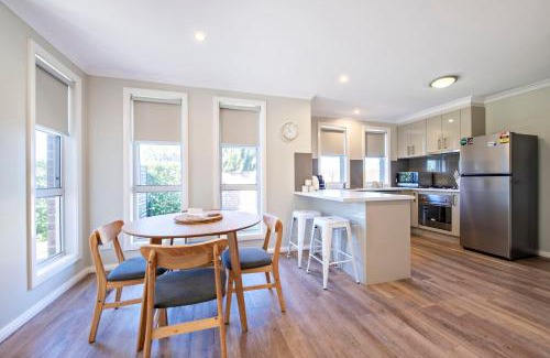 Dubbo Apartment | Lilly Pilly Lodge - Close to Zoo, 3 Mins to CBD