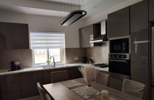 Marsalforn Apartment | Lilly's sea view apartment