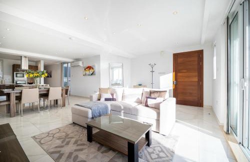 Mellieħa Heights Apartment | Lily of the Hill - 2 Bedr, 3 bath