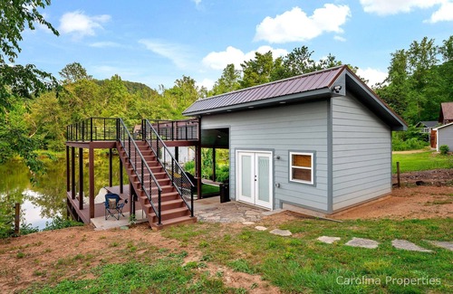 Landrum House | Lily Pad Lakehouse by Carolina Properties-Lake Lanier Lakefront, Fire Pit, Kayak