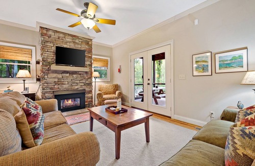 Landrum House | Lily Pad Lakehouse by Carolina Properties-Lake Lanier Lakefront, Fire Pit, Kayak